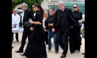 Κηδεία Γωγώς Μαστροκώστα: Χέρι χέρι ο Τραϊανός με την κόρη του, Βικτώρια στο τελευταίο αντίο