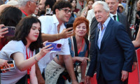 «White Lies»: Ο Όλιβερ Στόουν επιστρέφει με ένα φιλμ ζωής και ένα εντυπωσιακό καστ