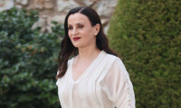 Καρυοφυλλιά Καραμπέτη: Το προνόμιο του να μεγαλώνεις όμορφα και η τέχνη του να ζεις με ελευθερία