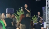 Τα «γαλλικά» του Σταμάτη Γονίδη την ώρα που έπεφτε άγριο ξύλο σε συναυλία του
