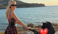 Η Κατερίνα Καινούργιου στην Πάρο: Οι παιχνιδιάρικες διακοπές με την κόρη της
