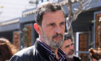 Λεωνίδας Κακούρης: Ένας ήρωας με σκοτεινές διαδρομές στη νέα σειρά «Ντέρτι»