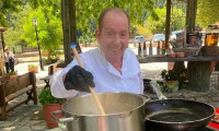 Ηλίας Μαμαλάκης: Οι συνήθειες δεν κόβονται! Εκδρομή στο βουνό και μαγειρική