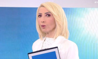 Έξαλλη η Μίνα Καραμήτρου: «Ρε βάρβαρε, τι είναι αυτό;»