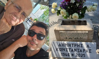 Δημήτρης Κωνσταντάρας: Συγκίνηση στο ετήσιο μνημόσυνο–Ο γιος του, Λάμπρος στο πλευρό της μητέρας του