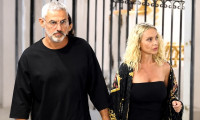 Ελεωνόρα Ζουγανέλη – Νίκος Συρίγος: Χέρι χέρι στη Μύκονο, σε βραδινή έξοδο για δύο