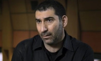 Γιάννης Οικονομίδης: Ποιος είναι ο σκηνοθέτης πίσω από τη «Σπασμένη Φλέβα» που διεκδικεί Όσκαρ φέτος