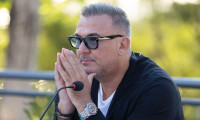 Έντονη βροχόπτωση πριν τη συναυλία του Αντώνη Ρέμου: Αναμένεται νέα ενημέρωση για τη διεξαγωγή της.