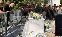 Μαζωνάκης: Αποκλειστικές εικόνες από την τελευταία πράξη του δράματος - Ο θρήνος στον τάφο του