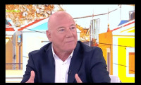 Δυο μαύρα πουκάμισα: Μένιος Σακελλαρόπουλος-«Παίζει και η κόρη μου – Έκλαιγα στην avant premiere»
