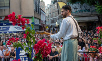 Το μπαλκόνι του Papazó που έγινε viral στο TikTok, έγινε album και κατέβηκε στην καρδιά της Αθήνας