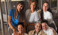 Reunion στις Σπέτσες: Η κορυφαία παρέα των μοντέλων στο υπέροχο αρχοντικό της Νόνης Δούνια στο νησί