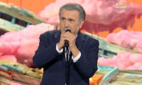 Λαζόπουλος: Συγκίνηση και αιχμές για Μαζωνάκη και τα εναλλακτικά ιατρεία στην πρεμιέρα του
