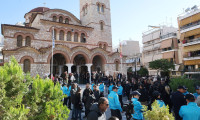 Μνημόσυνο Μαζωνάκη: Πλήθος απλού κόσμου και επώνυμοι φίλοι στη Νίκαια - Αυξημένα τα μέτρα ασφαλείας
