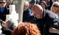 Μανώλης Μαζωνάκης: Κατέρρευσε ο πατέρας του Γιώργου Μαζωνάκη στον τάφο του