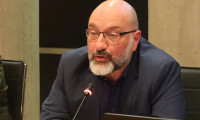Σάκης Αρναούτογλου: «Η μητέρα μου είχε Αλτσχάιμερ κι έφτασε 24 κιλά – Μας συγκλόνισε η υγεία της»