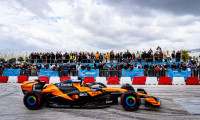 Πώς περιγράφεται το Allwyn | McLaren Racing LIVE IN ATHENS σε μόλις τρεις λέξεις;