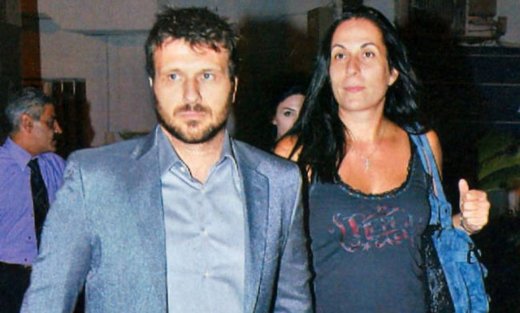 Ο Γιάννης Πλούταρχος με την σύζυγό του στην Κύπρο