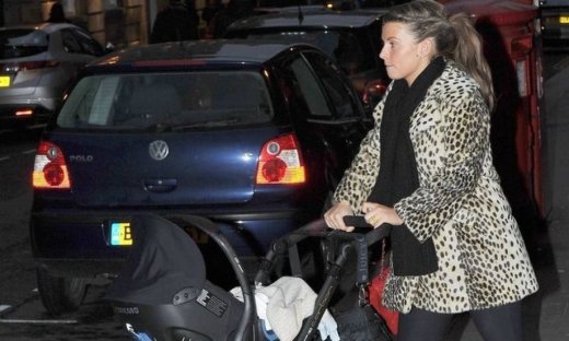 Coleen Rooney: Πρώτη βόλτα με το μωρό για ψώνια