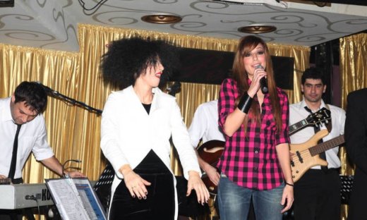 Κατερίνα Παπουτσάκη: Το έχει πάρει “ζεστά” με το τραγούδι