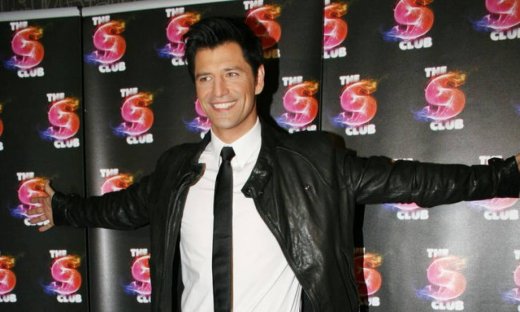 Σάκης Ρουβάς: Έφυγε εσπευσμένα από το κέντρο λόγω υγείας