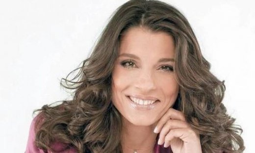 Τσαπανίδου: Παρουσίασε τα βραβεία Prix De Beaute