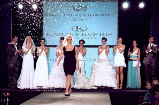 Η επίδειξη νυφικών της Όλγας Καραβερβέρη