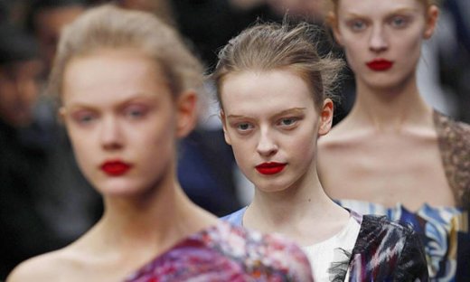 Η επίδειξη μόδας της Μαίρης Κατράτζου στο Λονδίνο