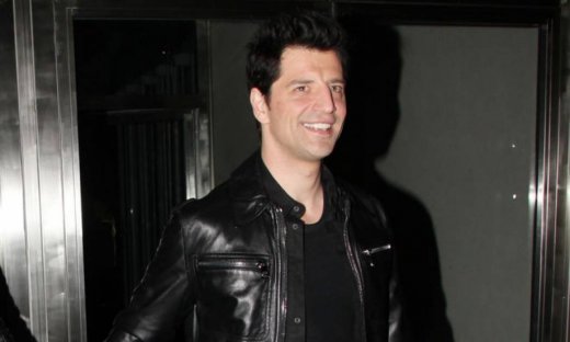 Σάκης Ρουβάς: “Όταν θες μπορείς να ζεις μακριά από τη δημοσιότητα”