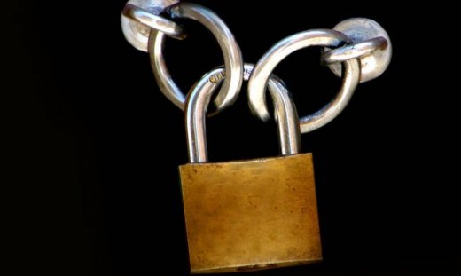 Λουκέτο σε 360 επιχειρήσεις