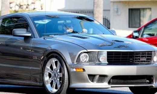 Βόλτα για ψώνια με τη Mustang