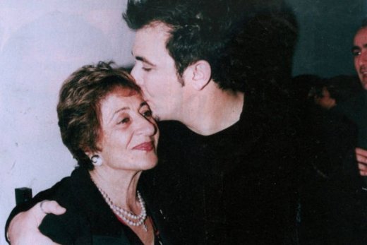 H μητέρα του Αντώνη Ρέμου ανοίγει την καρδιά της