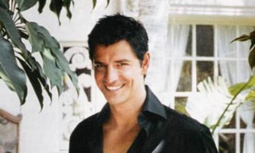 Ο Σάκης Ρουβάς στο gay φεστιβάλ της Μυκόνου!