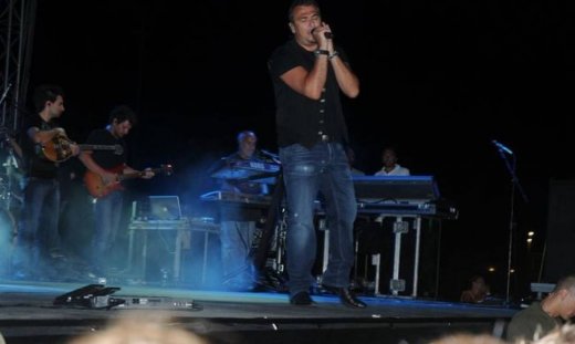 Αποθεώθηκε -και από την Υβόννη- ο Ρέμος στη Μύκονο!