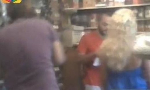 Video: Μενεγάκη-Ματέο: Ψώνια στο κέντρο της Αθήνας!