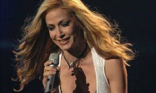 Τι θα επιλέξει να φορά η Άννα Βίσση στις εμφανίσεις της στην Ελλάδα;