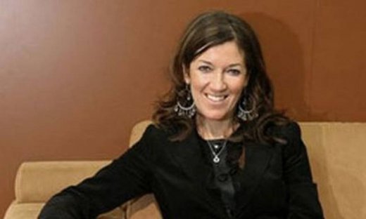 Η συγγραφέας του βιβλίου “Το νησί” αποκαλύπτεται...