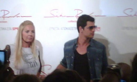 Video: Σάκης Ρουβάς: Παρουσίαση  της συλλογής ρούχων του