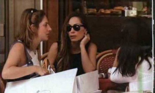 Δέσποινα Βανδή: Για ψώνια με φίλες στη Βουκουρεστίου