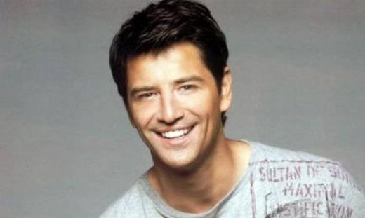 Σάκης Ρουβάς: «Ανυπομονώ να ξαναβρεθώ στη σκηνή με την Άννα»