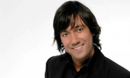 Γιώργος Θεοφάνους: “Εκδικούμαι ότι δεν μου αρέσει και επικροτώ ότι μου αρέσει”