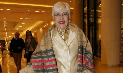 Συγγραφέας η "Θεοπούλα"!