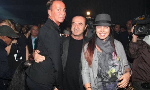 Λαμπερή επίδειξη μόδας από τον Λάκη Γαβαλά