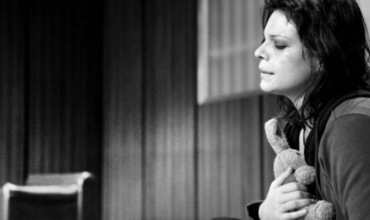 Μαρίνα Ασλάνογλου: Φυλακισμένη-συγγραφέας στην σκηνή