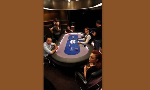 Γνωστοί Έλληνες παίζουν πόκερ!