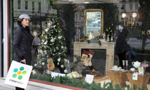 Νόνη Δούνια: Χριστουγεννιάτικα ψώνια στο κέντρο της Αθήνας