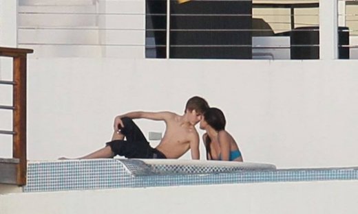 Bieber-Gomez: Και επίσημα ζευγάρι