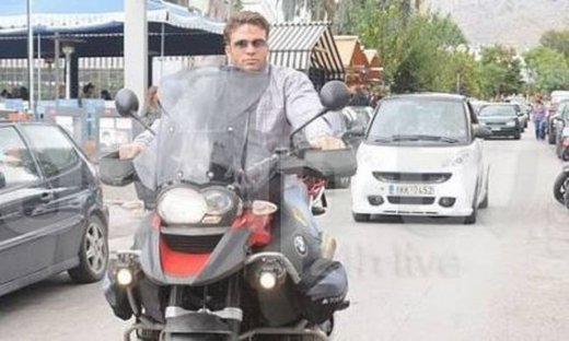 Κώστας Σόμμερ:  Στη Γερμανία για τα μάτια της... Λένας