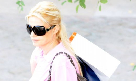 Η Κρίστι Τσολακάκη για ψώνια στην Κηφισιά