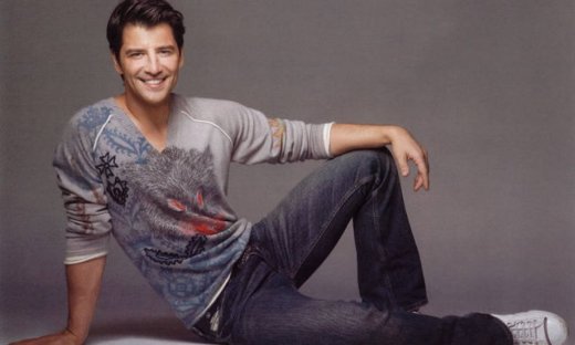 Σάκης Ρουβάς: Στο χειρουργείο για άμεση επέμβαση